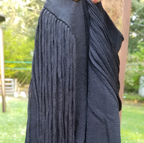 Ruby Cho Black Unique Top - Picture 7 of 8